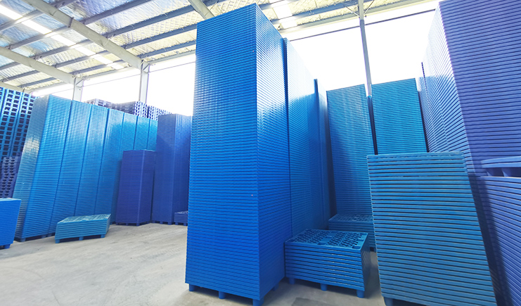 九腳網(wǎng)格塑料托盤的特點與應用